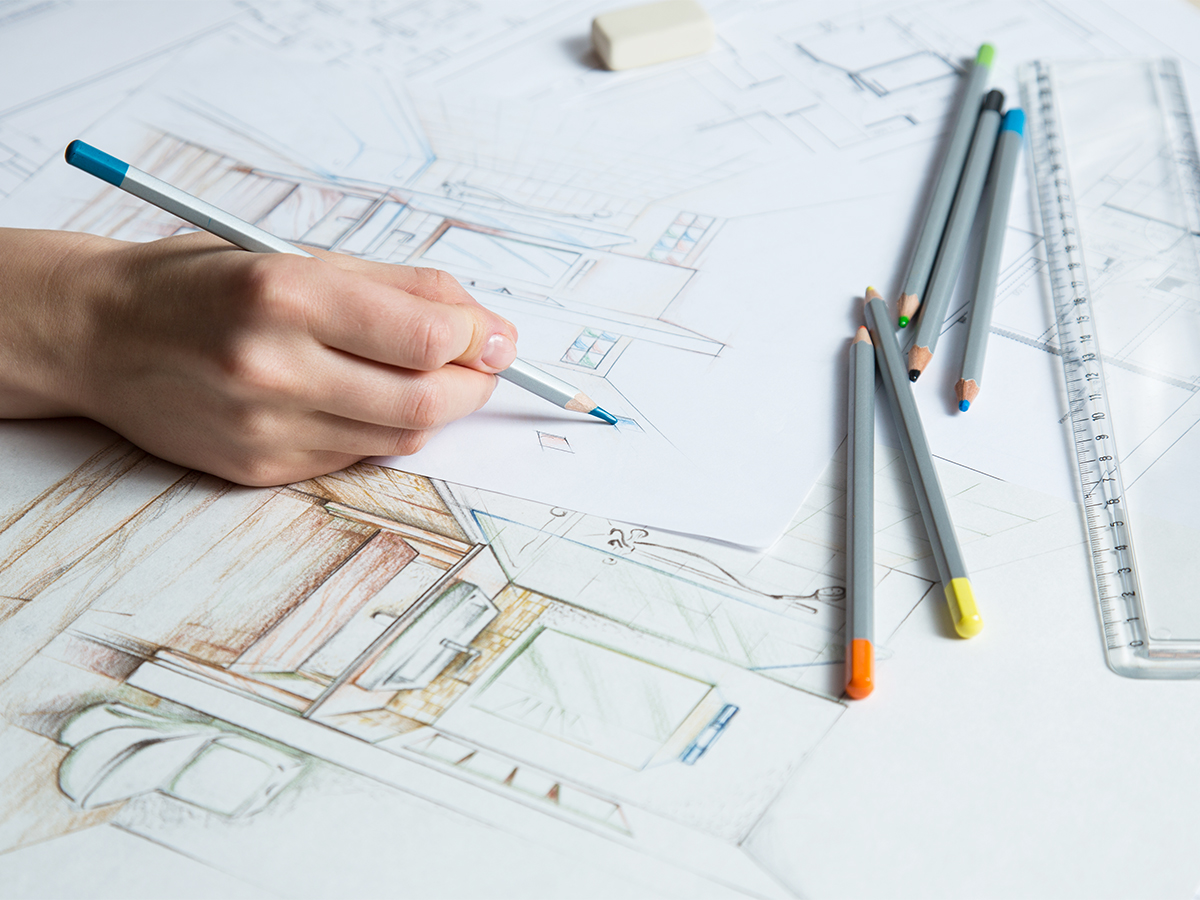 リビンリフォームの図面を書く様子